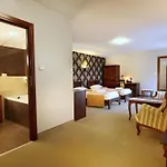 9 Apart-hotel