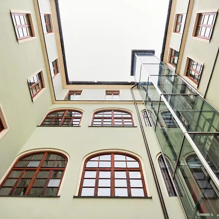 9 Aparthotel *