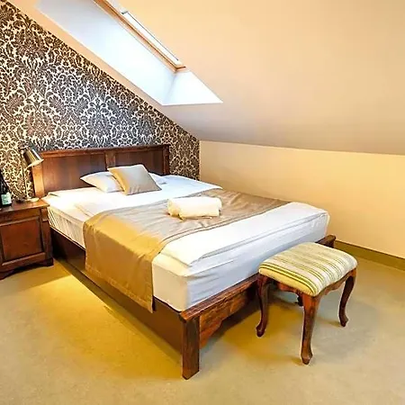 9 Aparthotel 4*
